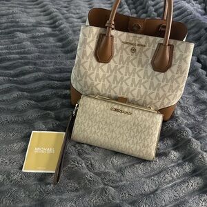 Micheal Kors hand bag with matching Micheal Kors wallet